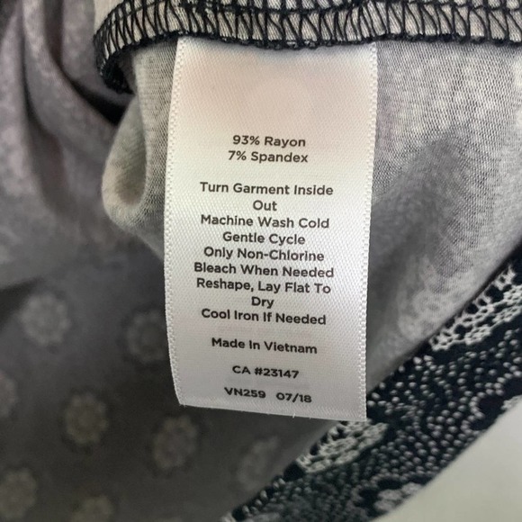 Talbots Floral Print T-Shirt Tee Snowflake Black White Boatneck Short Sleeve 2X - Picture 6 of 7